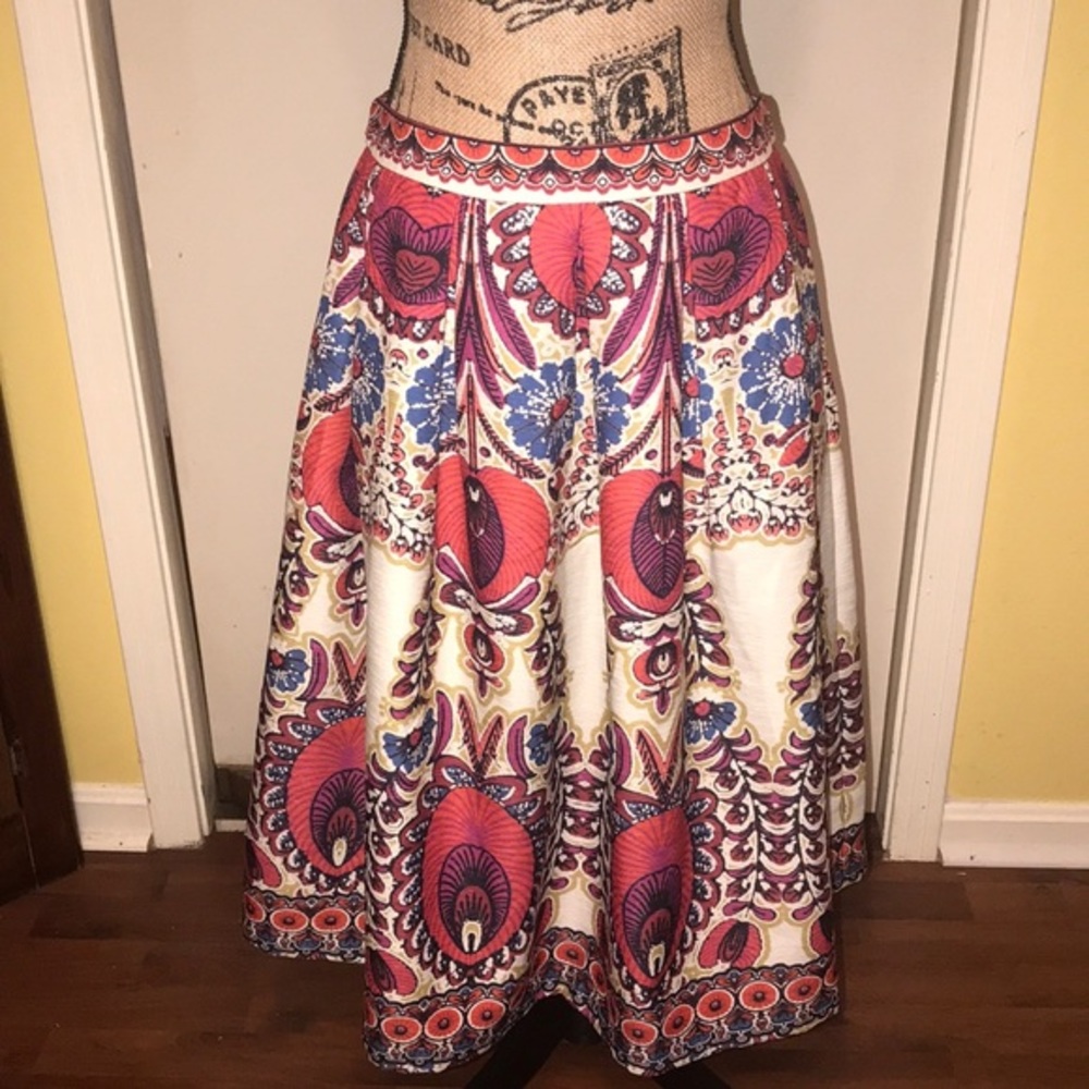 Multi color midi skirt.